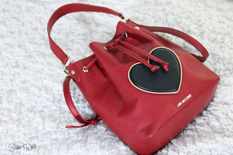 Whats in my Love Moschino Bag Video